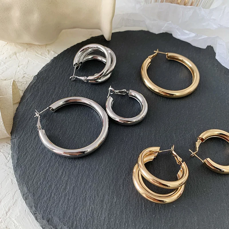 Очаровательные женские простые серьги-кольца металлическая круглая форма золотого/серебряного цвета, висячие серьги-кольца, ювелирные изд...
Очаровательные женские простые серьги-кольца металлическая круглая форма золотого/серебряного цвета, висячие серьги-кольца, ювелирные изд...