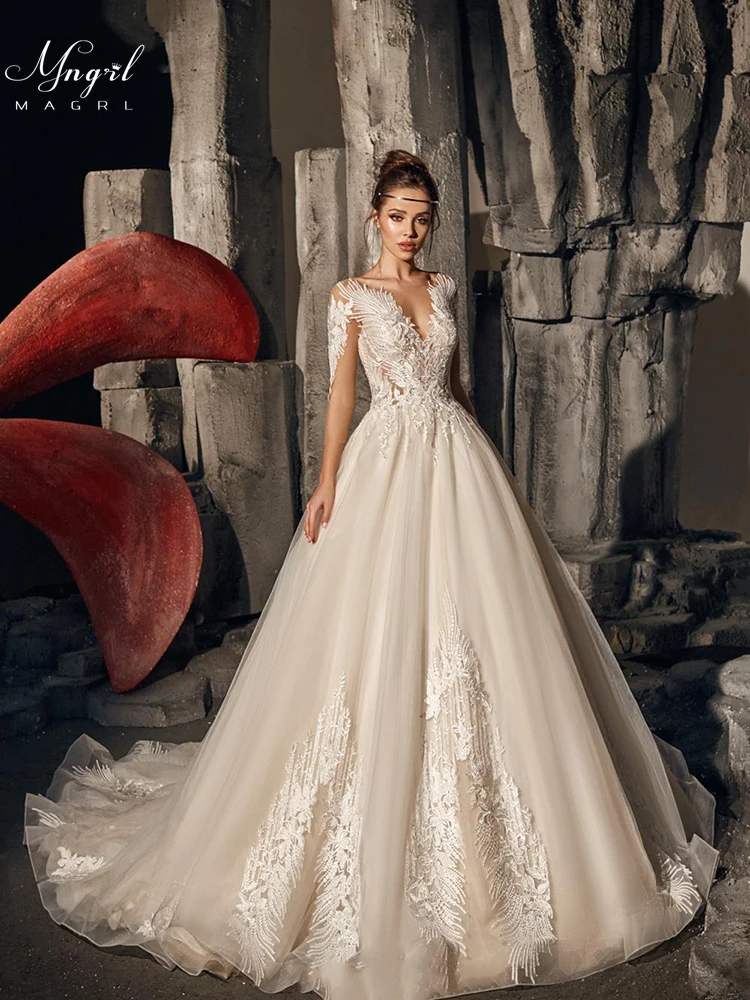 MNGRL Champagne Retro Wedding Dress Lace V-neck Long Sleeve Bridal Dresses 3D Flower Back Zipper Ball Gown Court Train Plus Size
MNGRL Champagne Retro Wedding Dress Lace V-neck Long Sleeve Bridal Dresses 3D Flower Back Zipper Ball Gown Court Train Plus Size