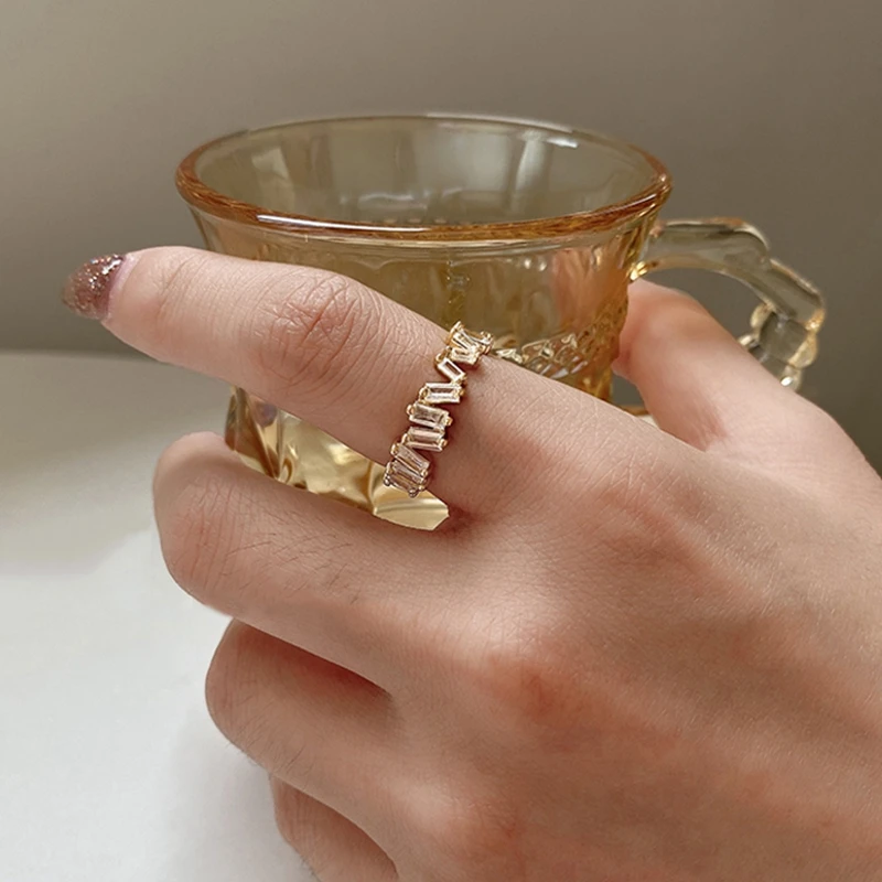 MENGJIQIAO Korean New Design Fashion Wave Zircon Rings For Women Girls Micro Paved Open Adjustable Ring Fashion Jewelry Gifts
MENGJIQIAO Korean New Design Fashion Wave Zircon Rings For Women Girls Micro Paved Open Adjustable Ring Fashion Jewelry Gifts