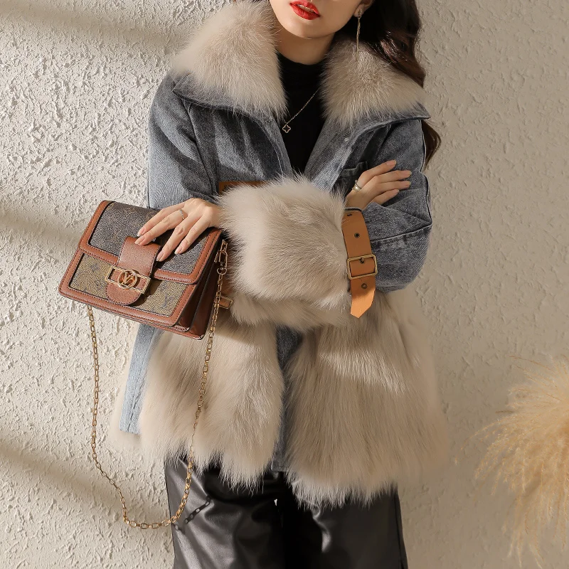 Winter Fashion School Overcomes Women's 2021 New Fox Fur Stitched Denim Fur Coat Young Coat
Winter Fashion School Overcomes Women's 2021 New Fox Fur Stitched Denim Fur Coat Young Coat