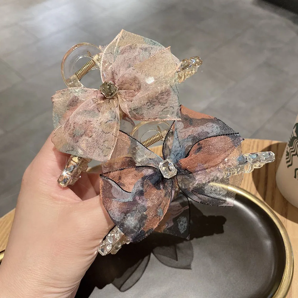 NEW Fashion Retro Pearl Bow Mesh Hair Claw for Women Transparent Cloth Flower Geometric Hair Clip Girls Simple Hair Accessories
NEW Fashion Retro Pearl Bow Mesh Hair Claw for Women Transparent Cloth Flower Geometric Hair Clip Girls Simple Hair Accessories