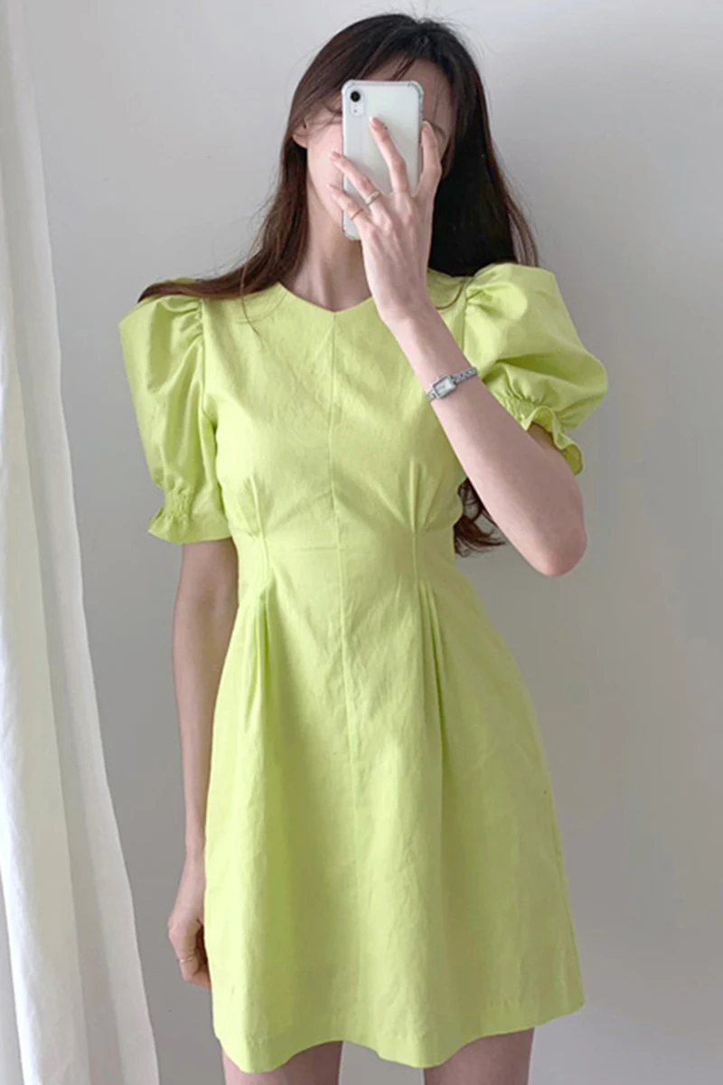 YAMDI elegant summer dresses korean vintage party 2020 new short puff sleeve mini dress women a-line woman solid o neck vestidos
YAMDI elegant summer dresses korean vintage party 2020 new short puff sleeve mini dress women a-line woman solid o neck vestidos