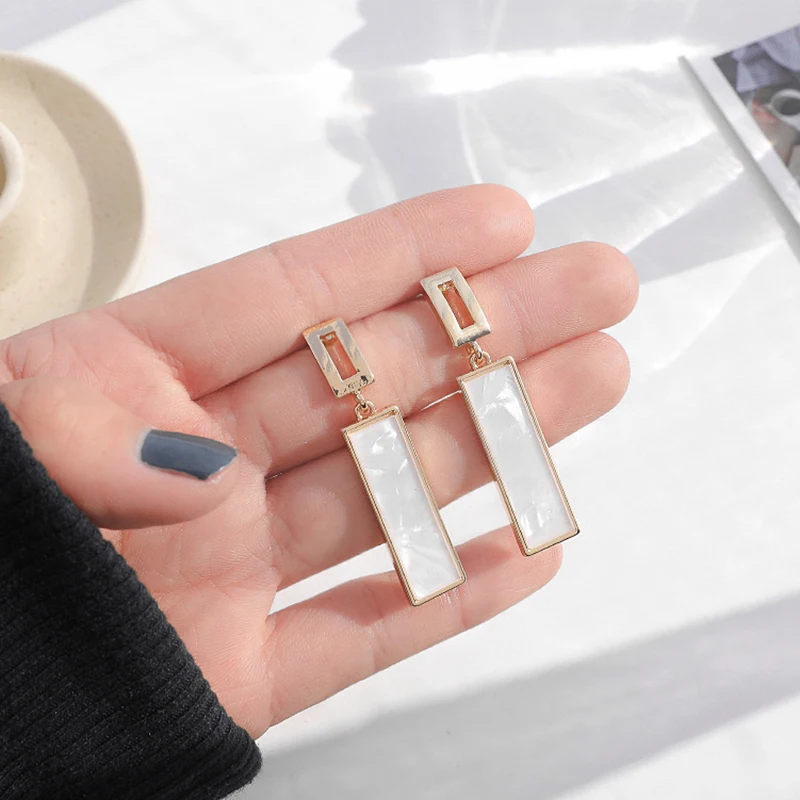 5 Color Fashion Korea Simple Geometric Square Clip on Earrings for Women Golden Colorful Resin Non Pierced Ear Clips 2021 Trendy 
5 Color Fashion Korea Simple Geometric Square Clip on Earrings for Women Golden Colorful Resin Non Pierced Ear Clips 2021 Trendy