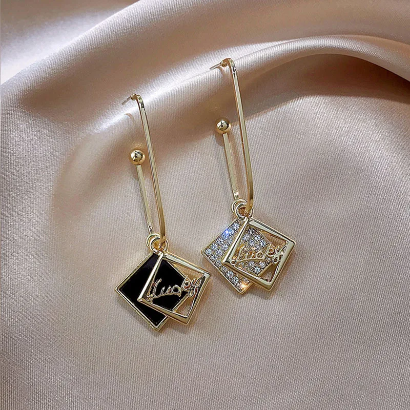 925 Silver Needle Korean Style Long Stud Earrings Rhombus Black and White Asymmetric Retro Ear Studs
925 Silver Needle Korean Style Long Stud Earrings Rhombus Black and White Asymmetric Retro Ear Studs