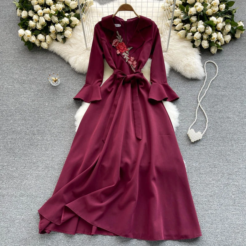 2022 Autumn New Elegant Temperament Maxi Vestidos Female V-neck Horn Flower Embroidery Evening Dress Long Dress DF745
2022 Autumn New Elegant Temperament Maxi Vestidos Female V-neck Horn Flower Embroidery Evening Dress Long Dress DF745