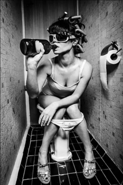 New Full 5D DIY Diamond Painting Toilet Woman Smoking Drinking Rhinestone Cross Stitch White Black Artist Home Decoration Gift
New Full 5D DIY Diamond Painting Toilet Woman Smoking Drinking Rhinestone Cross Stitch White Black Artist Home Decoration Gift