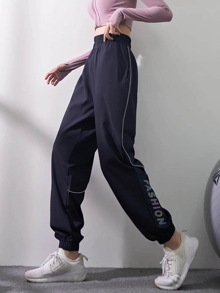 Women's Loose-fitting Yoga Pants Slimming Casual Leggings Autumn Outdoor Running Yoga Fitness Pants
Women's Loose-fitting Yoga Pants Slimming Casual Leggings Autumn Outdoor Running Yoga Fitness Pants