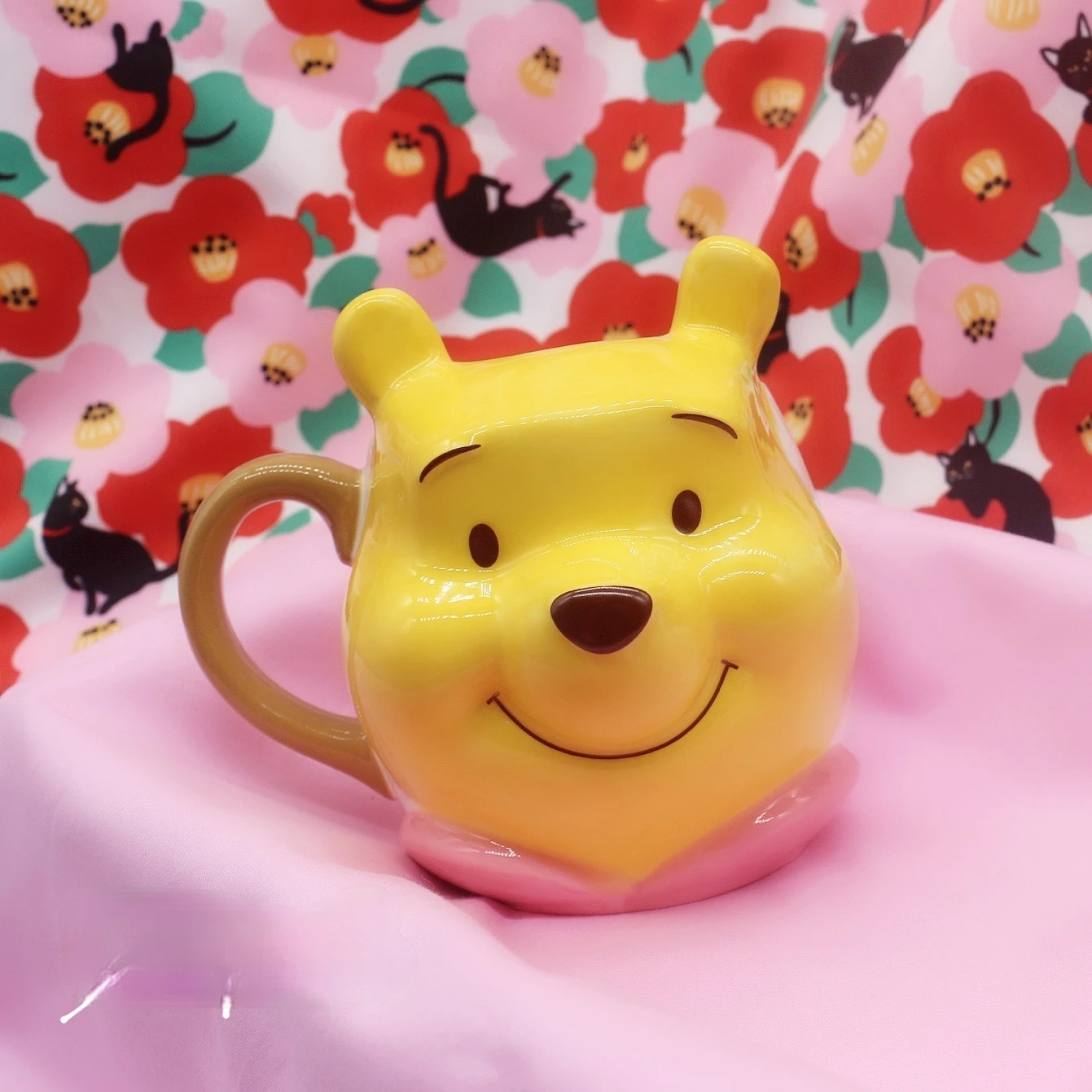 Disney cute cartoon Pooh bear ceramic mug Winnie the Pooh three-dimensional pattern mug coffee cup
Disney cute cartoon Pooh bear ceramic mug Winnie the Pooh three-dimensional pattern mug coffee cup