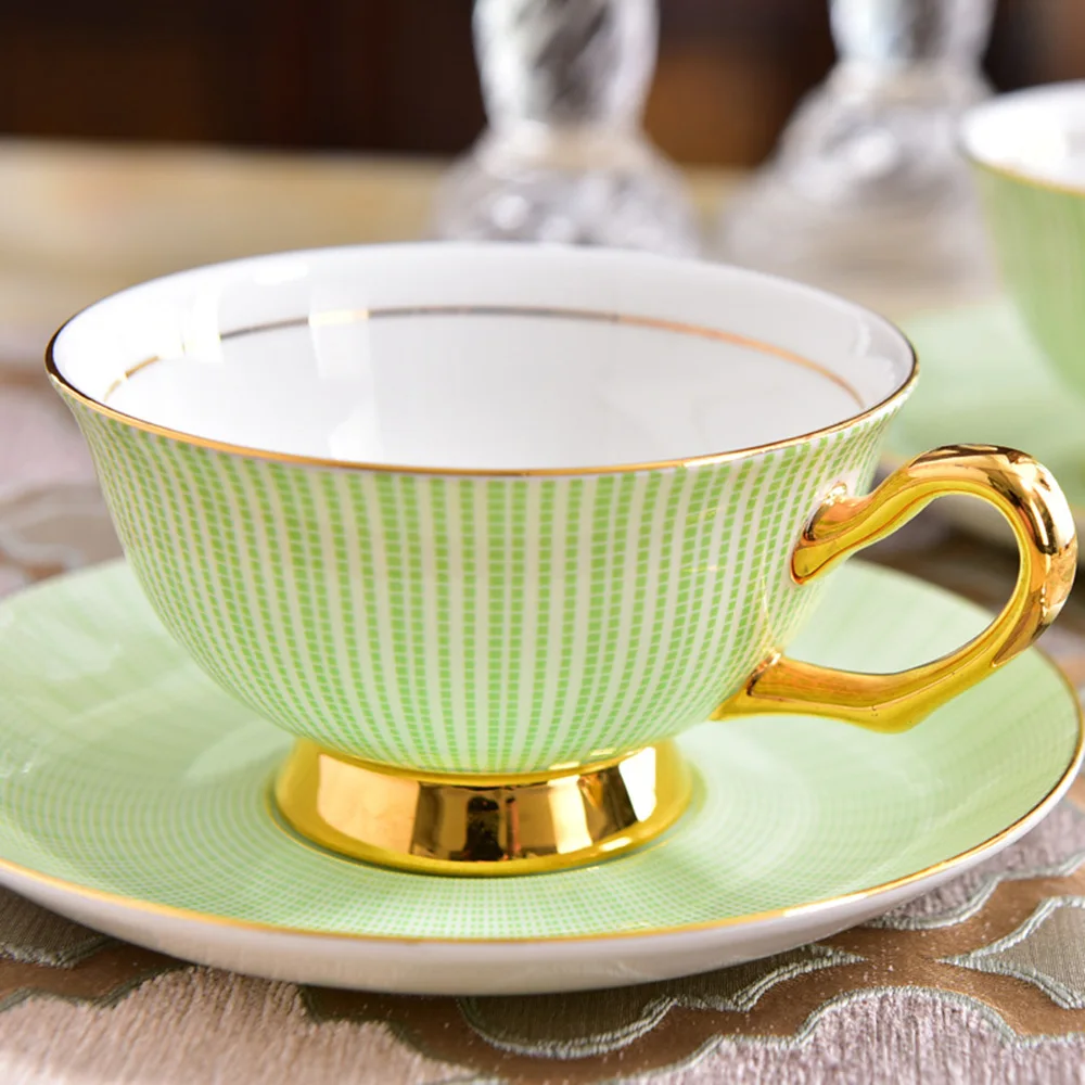 British Style Flower Bone China Coffee Cup and Saucer Set High-end Afternoon Tea Pastoral Style Flower Tea Cup
British Style Flower Bone China Coffee Cup and Saucer Set High-end Afternoon Tea Pastoral Style Flower Tea Cup