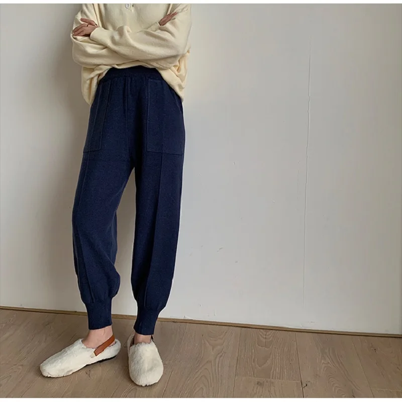Knitted carrot pants female students casual drape Harlan loose grandma long pants autumn and winter new
Knitted carrot pants female students casual drape Harlan loose grandma long pants autumn and winter new