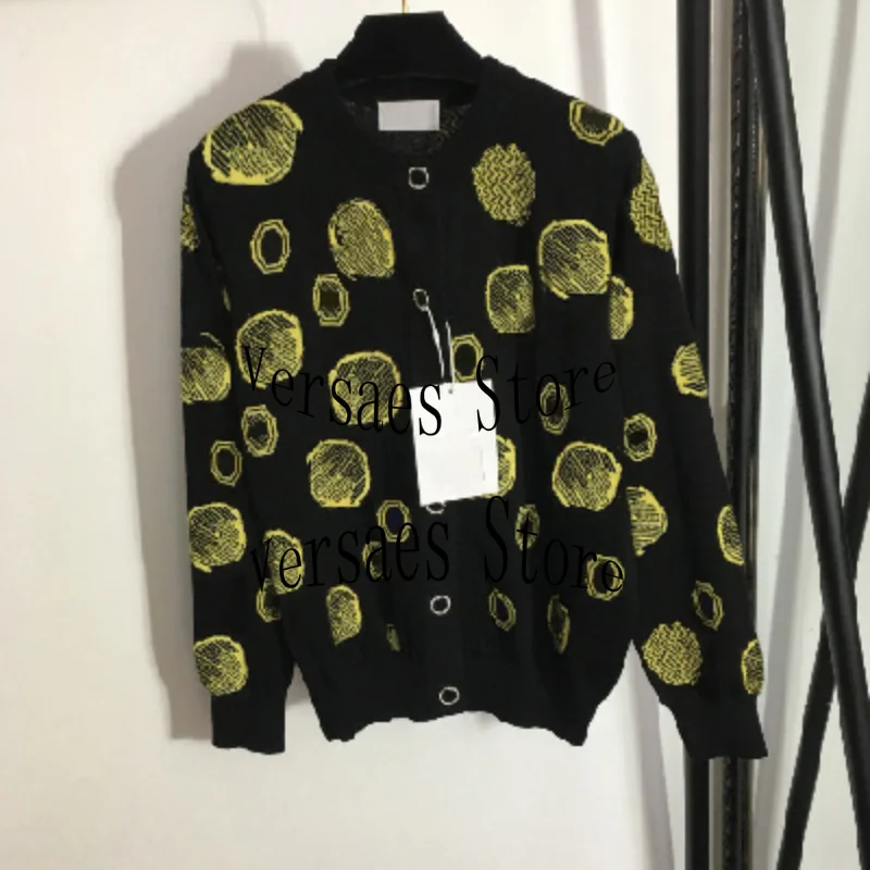 2021 Luxury Design Women's new fashion trend diamond button V-Neck long sleeve versatile comfortable knitted black cardigan coat
2021 Luxury Design Women's new fashion trend diamond button V-Neck long sleeve versatile comfortable knitted black cardigan coat