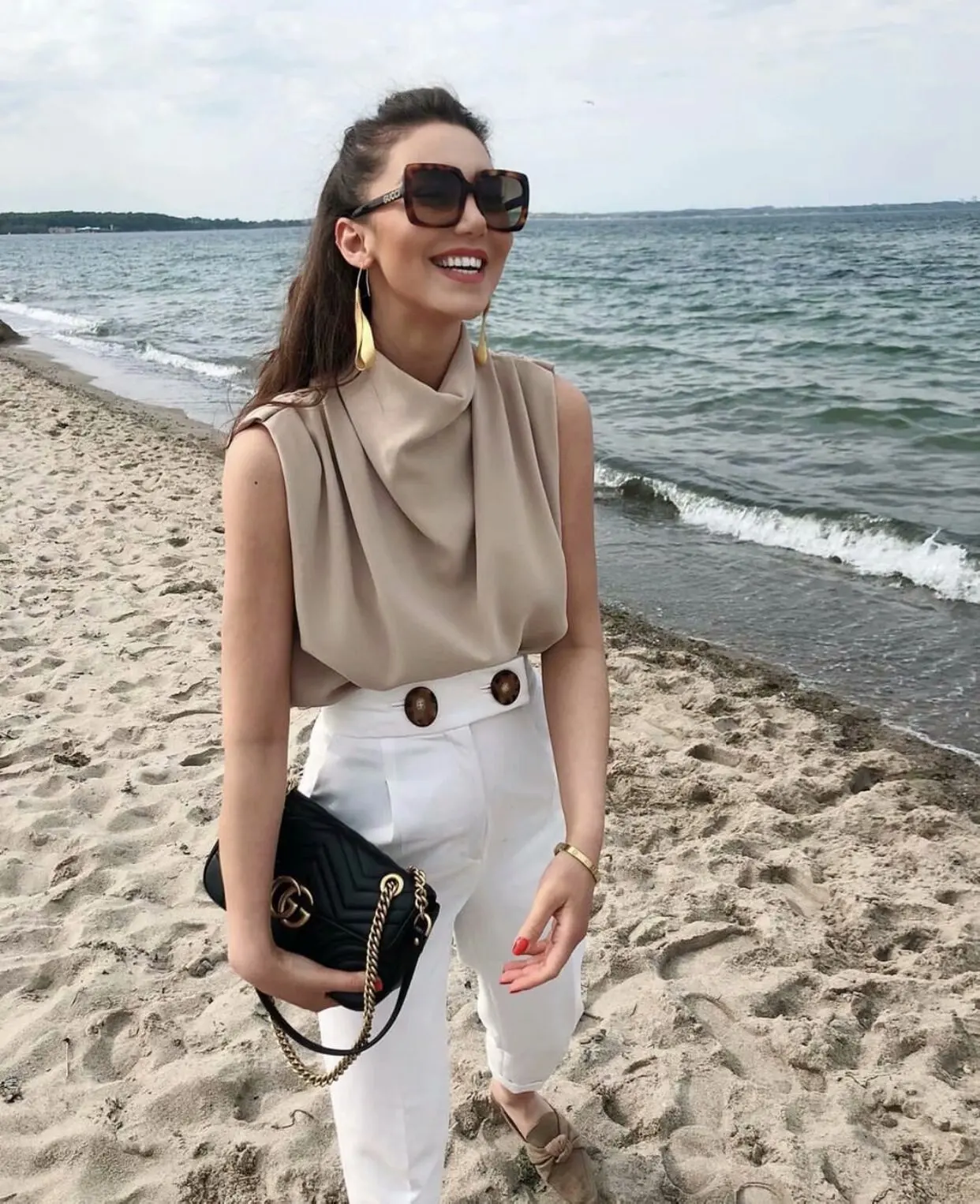 2020 summer new casual women fold loose small shirt trend pure color all-match sleeveless shirt top fashion designer jumper
2020 summer new casual women fold loose small shirt trend pure color all-match sleeveless shirt top fashion designer jumper