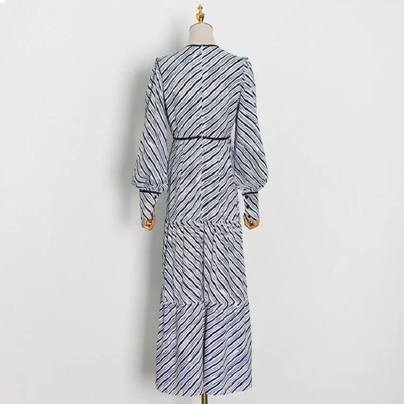 Big-name winter women's striped retro elegant long dress 2021New women's clothing long-sleeved fashion party pleated skirt
Big-name winter women's striped retro elegant long dress 2021New women's clothing long-sleeved fashion party pleated skirt