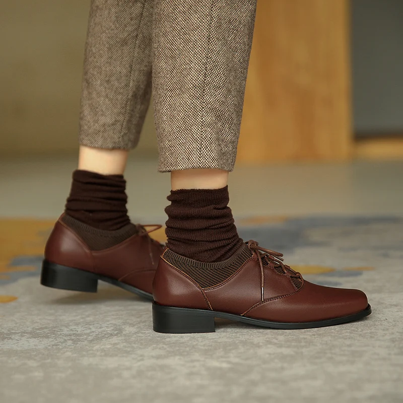 2020 spring and autumn leather thick heel square head lace shoes retro college style knitted low heel small leather shoes X250
2020 spring and autumn leather thick heel square head lace shoes retro college style knitted low heel small leather shoes X250