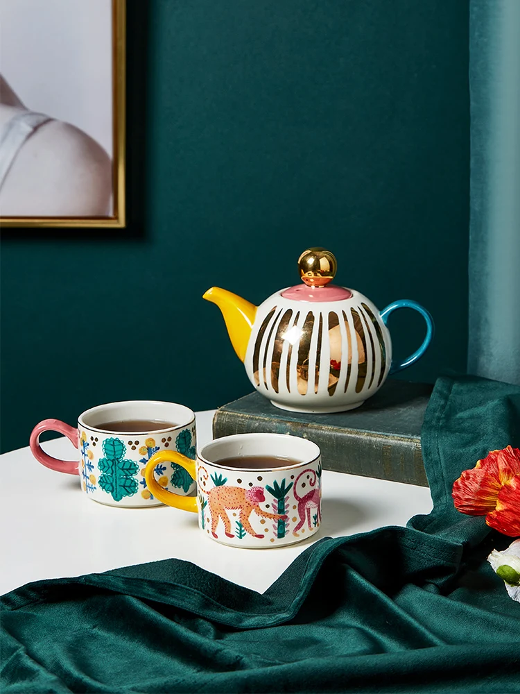 Ceramic Teapot Cups Set Household Two Person Couple's Coffee Tea Set Luxury Gold Plating Under Glaze Mugs
Ceramic Teapot Cups Set Household Two Person Couple's Coffee Tea Set Luxury Gold Plating Under Glaze Mugs