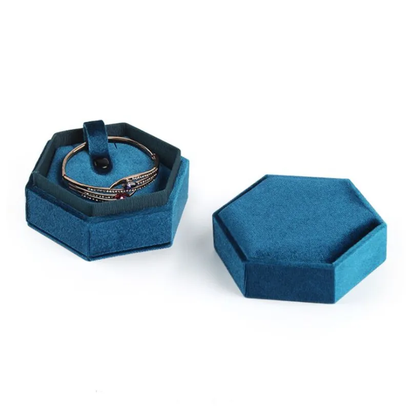 Bracelet box high-quality 1 pcs 10.3x9x5.6cm Delicate Handmade vintage velvet pendant gift box bule storage jewelry packaging
Bracelet box high-quality 1 pcs 10.3x9x5.6cm Delicate Handmade vintage velvet pendant gift box bule storage jewelry packaging