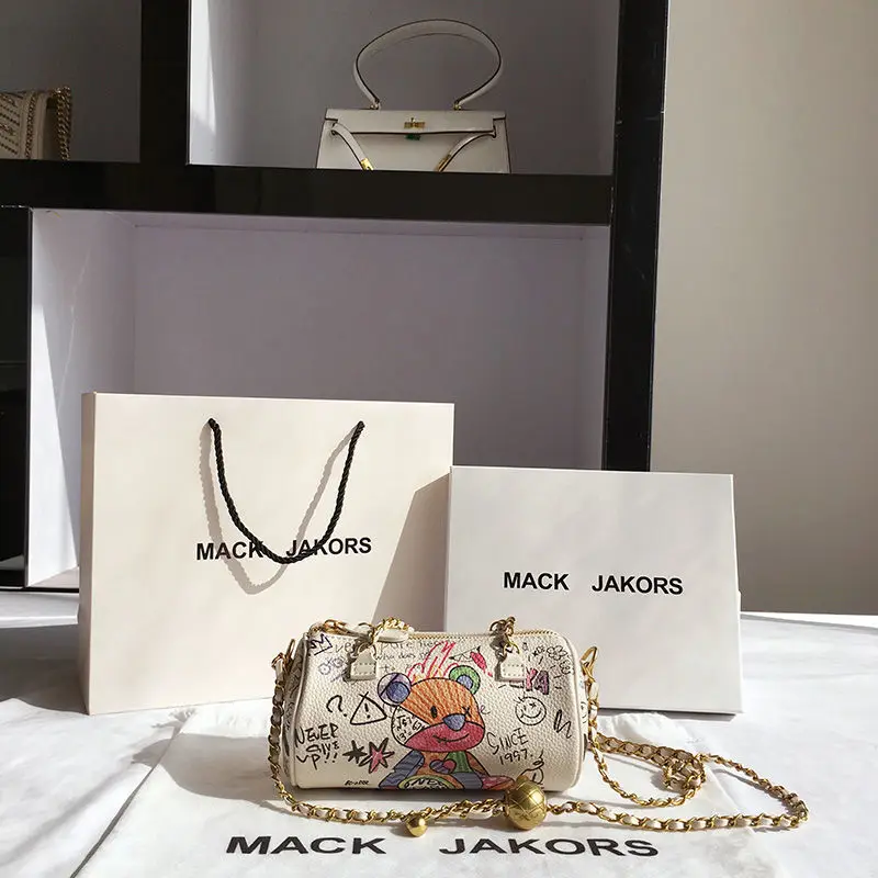 Bear Graffiti Lady S Chain Mobile Phone Shoulder Bags Simple Small Square Bag Women Luxury Designer Handbags For Women 2022
Bear Graffiti Lady S Chain Mobile Phone Shoulder Bags Simple Small Square Bag Women Luxury Designer Handbags For Women 2022