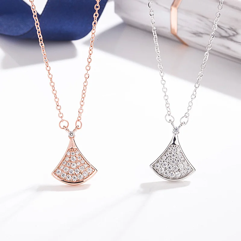 925 Sterling Silver Fashion Brand Fan Shaped Skirt Necklace Full Rhinestone Clavicle Chain Give Woman a Merry Christmas Gift
925 Sterling Silver Fashion Brand Fan Shaped Skirt Necklace Full Rhinestone Clavicle Chain Give Woman a Merry Christmas Gift