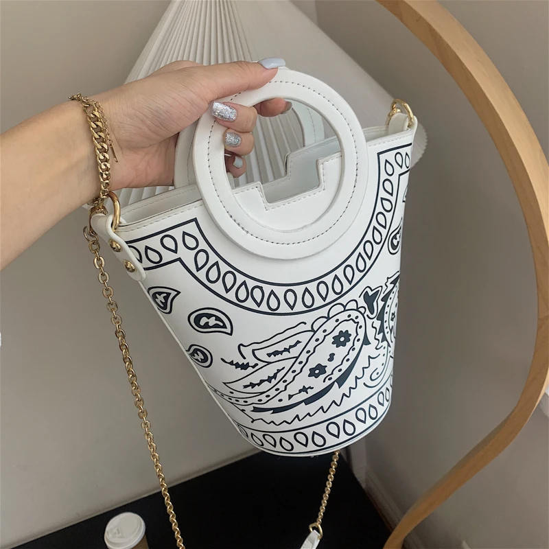 Fashion Handbags For Women 2021New PU Leather Bucket bag High Quality Leisure brand Shoulder Bags High Capacity Messenger bag 
Fashion Handbags For Women 2021New PU Leather Bucket bag High Quality Leisure brand Shoulder Bags High Capacity Messenger bag