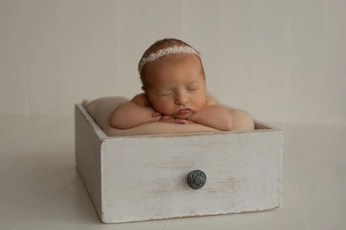 

Newborn Photography Prop Posing Baby Photo Accessories Retro Infant Studio Wooden Drawer Frame Boy Girl Newborn Studio Shoot
