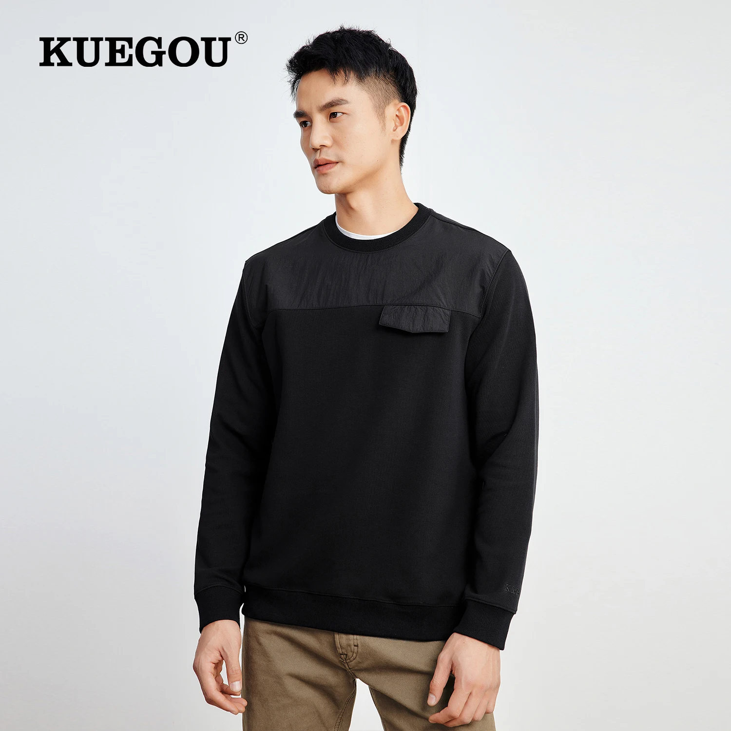 Мужская толстовка с капюшоном KUEGOU, черная толстовка с одним карманом, в стиле пэчворк, осень 2022
Мужская толстовка с капюшоном KUEGOU, черная толстовка с одним карманом, в стиле пэчворк, осень 2022