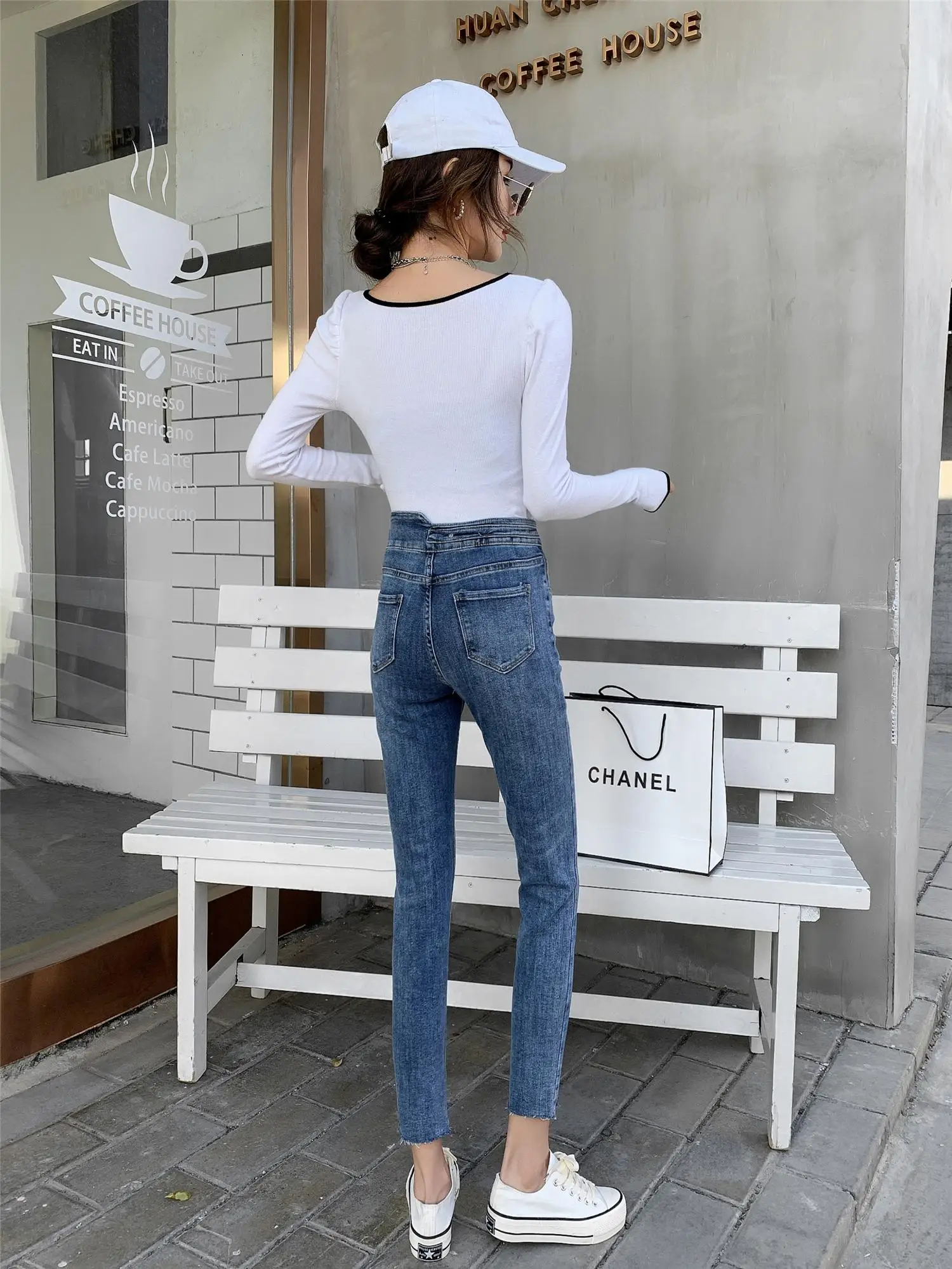 Fashion jeans women's spring 2021 new style irregular waistband with holes in elastic feet pants nine-point pants
Fashion jeans women's spring 2021 new style irregular waistband with holes in elastic feet pants nine-point pants