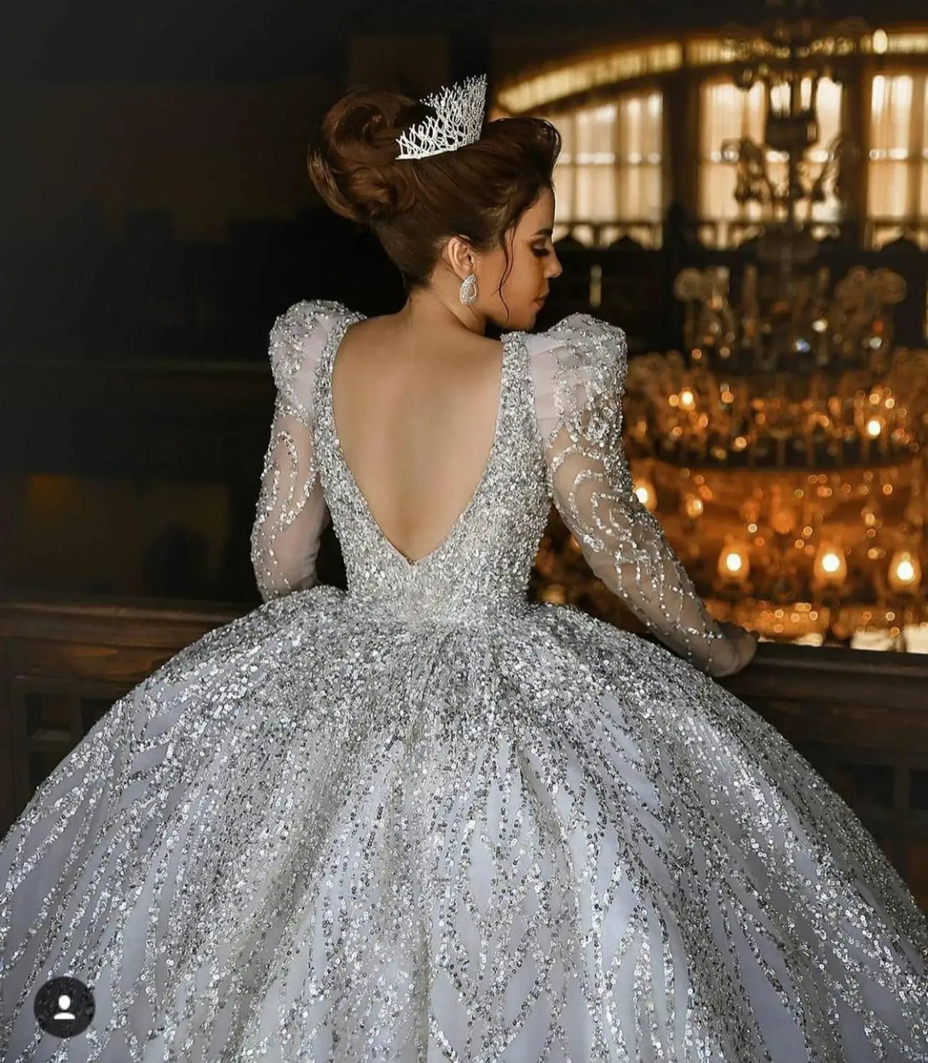2020 Dubai Plus Size Wedding Dress V Back Lace Sequined Luxury Bridal Gowns Crystal Beads robes de marie
2020 Dubai Plus Size Wedding Dress V Back Lace Sequined Luxury Bridal Gowns Crystal Beads robes de marie