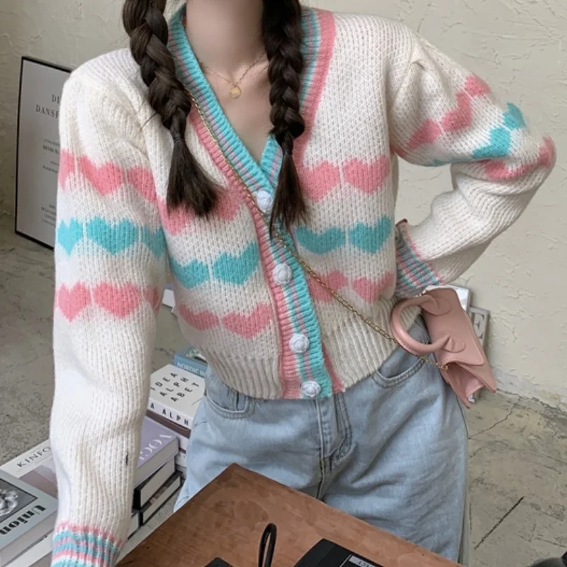 Женский Короткий трикотажный кардиган с принтом сердечек
Женский Короткий трикотажный кардиган с принтом сердечек