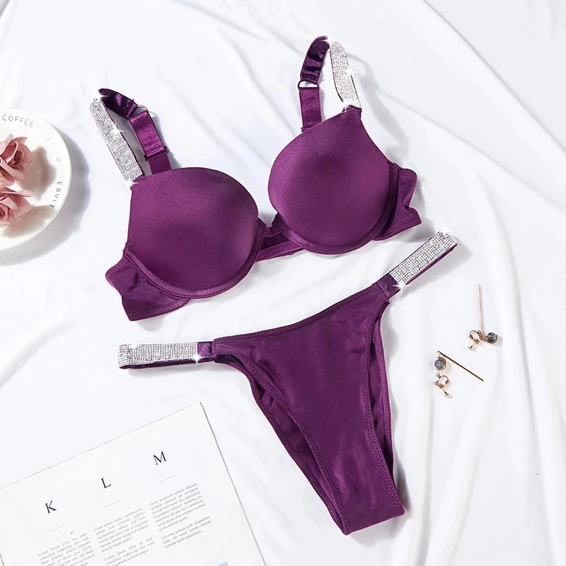 Underwear women's sets gather girls adjusted diamond in thick sexy letters to receive a pair of breast underwear set
Underwear women's sets gather girls adjusted diamond in thick sexy letters to receive a pair of breast underwear set