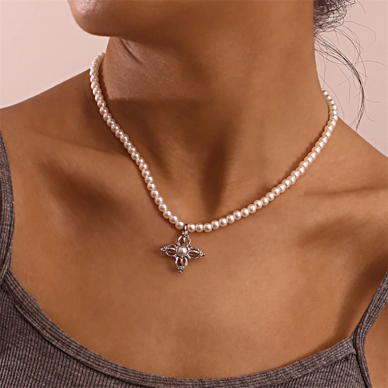 Fashion Trend Creative Crown Pendant Simple Personality Imitation Pearl Beaded Necklace Women's Party Jewelry Accessories Gift
Fashion Trend Creative Crown Pendant Simple Personality Imitation Pearl Beaded Necklace Women's Party Jewelry Accessories Gift