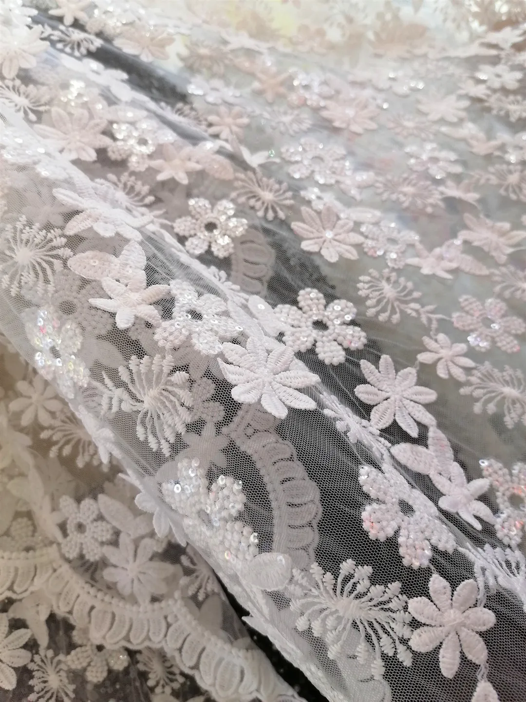 White low price 3D embroidery African fabric lace /Evening dress design/embroidery soft French tulle yarn lace Ladies' dress
White low price 3D embroidery African fabric lace /Evening dress design/embroidery soft French tulle yarn lace Ladies' dress