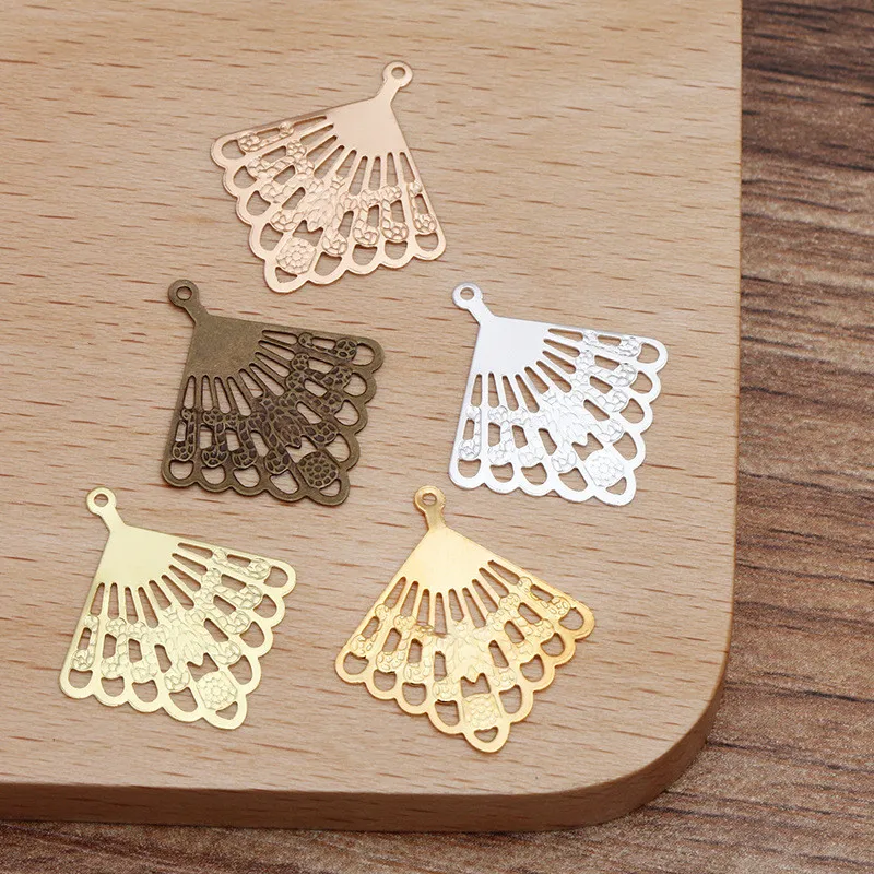 200 PCS 21x19mm Metal Brass Filigree Fan Charms Pendant Copper Sheet DIY Handmade Accessories For Jewelry Making
200 PCS 21x19mm Metal Brass Filigree Fan Charms Pendant Copper Sheet DIY Handmade Accessories For Jewelry Making