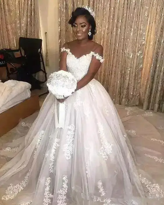 Hot Sale Off the Shoulder Sweetheart Wedding Dresses Sweep Train Lace Appliques Ballgown Bridal Gowns Custom made
Hot Sale Off the Shoulder Sweetheart Wedding Dresses Sweep Train Lace Appliques Ballgown Bridal Gowns Custom made