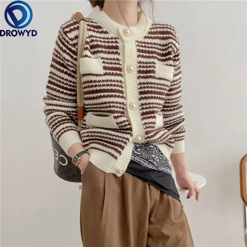 Women Long Sleeve Single-breasted Cardigan Sweaters New 2021 Autumn Winter Korean Style Vintage Striped Female Knitted Cardigand
Women Long Sleeve Single-breasted Cardigan Sweaters New 2021 Autumn Winter Korean Style Vintage Striped Female Knitted Cardigand