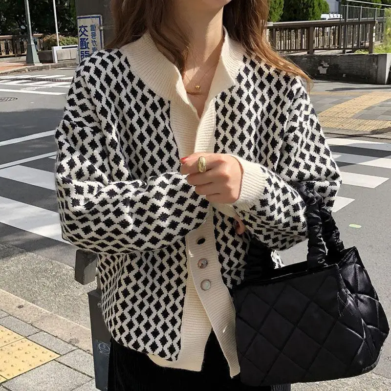 Lattice design small salt coat women early spring and autumn thin fragrant European sweater cardigan
Lattice design small salt coat women early spring and autumn thin fragrant European sweater cardigan