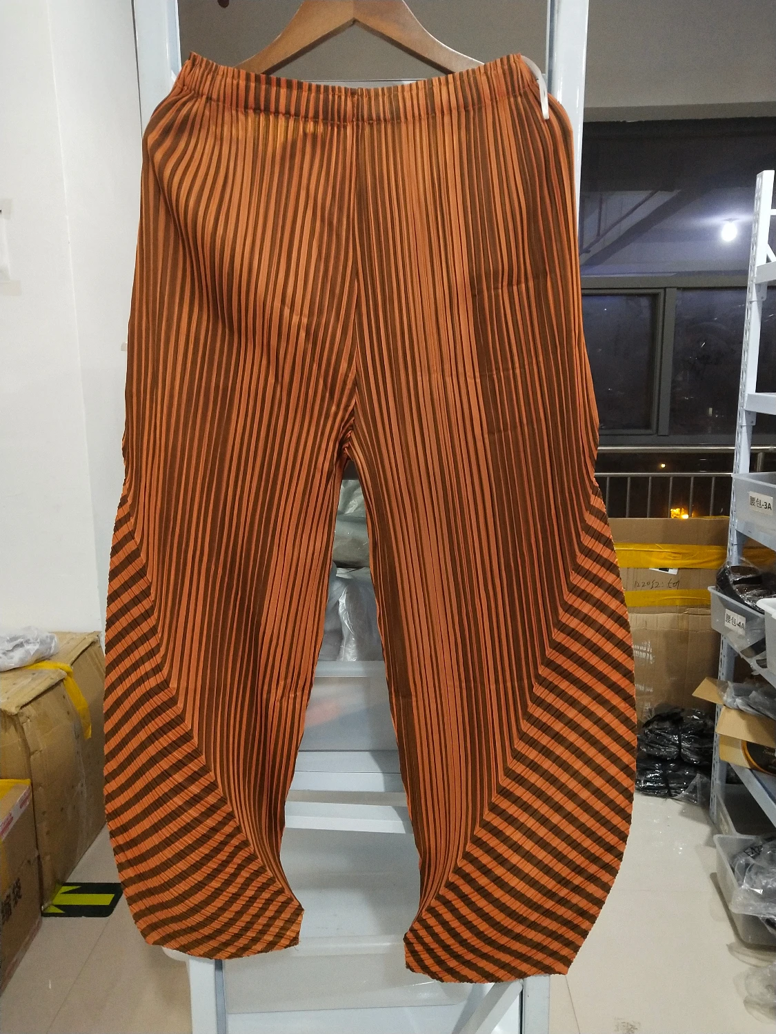 Streetwear Loose Temperament Casual Trouser 2020 New autumn Elastic High Waist Pleated Pants Women
Streetwear Loose Temperament Casual Trouser 2020 New autumn Elastic High Waist Pleated Pants Women