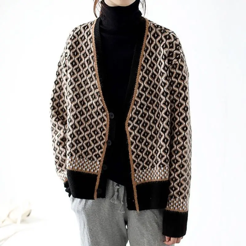 Autumn 2020 women's new V-neck top knitted sweater cardigan jacket Korean version loose and short
Autumn 2020 women's new V-neck top knitted sweater cardigan jacket Korean version loose and short