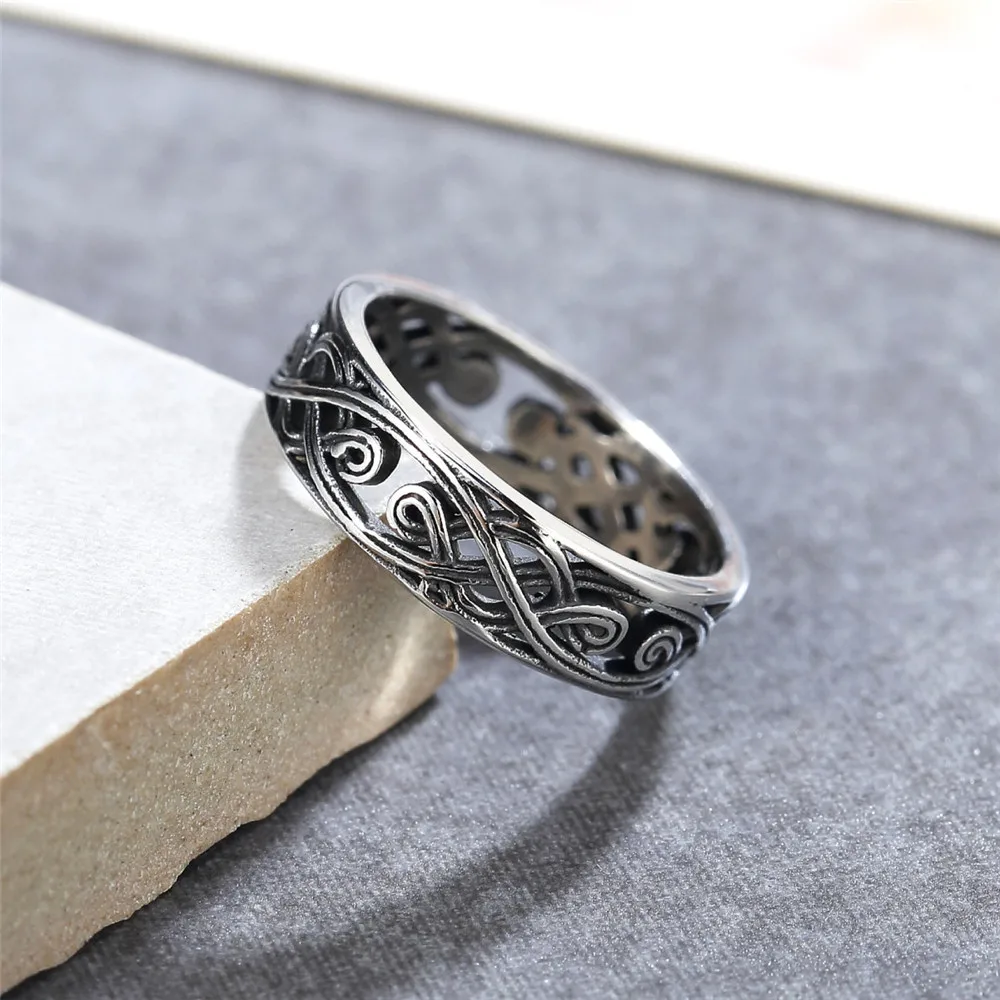 Punk Hip-Hop Simple Stainless Steel Celtics Knot Ring Men And Women Fashion Retro Pattern Hollow Ring Jewelry Gift Size7-13
Punk Hip-Hop Simple Stainless Steel Celtics Knot Ring Men And Women Fashion Retro Pattern Hollow Ring Jewelry Gift Size7-13
