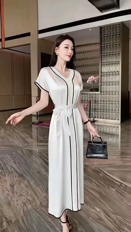 V-neck acetate satin skirt fashion simple foreign style dress 2021 summer new white dress
V-neck acetate satin skirt fashion simple foreign style dress 2021 summer new white dress