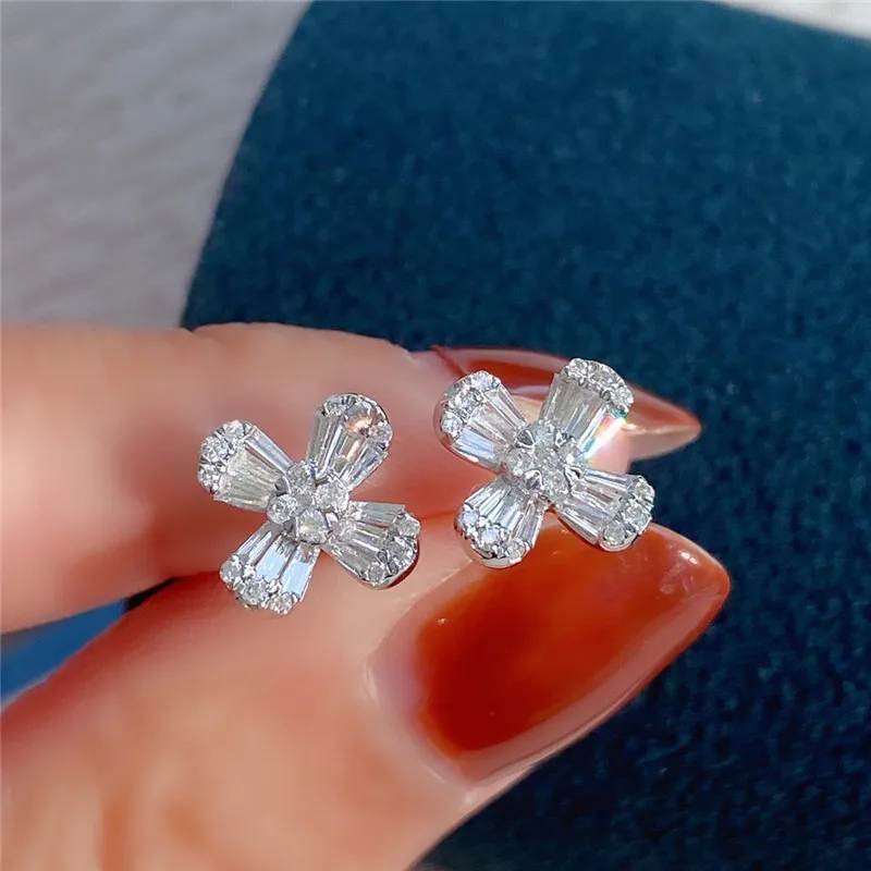 Huitan Korean Fashion Fresh Stud Earrings for Women Shiny Cubic Zirconia Stylish Accessories High Quality Silver Color Jewelry
Huitan Korean Fashion Fresh Stud Earrings for Women Shiny Cubic Zirconia Stylish Accessories High Quality Silver Color Jewelry