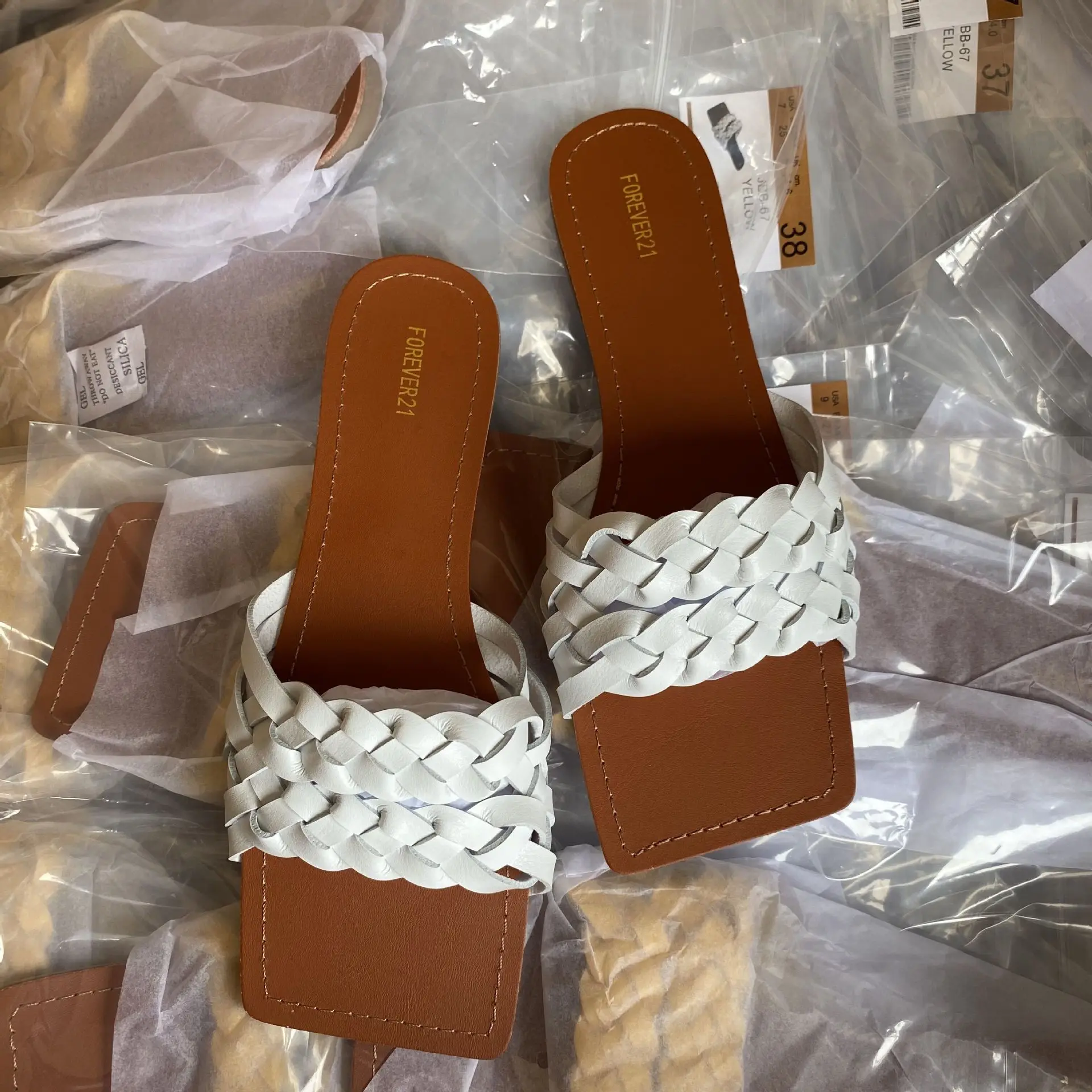 Fashion Flat Tendon Bottom Large Size Women's Sandals 2021 Summer New Woven Twisted Women's Slippers gladiator sandals
Fashion Flat Tendon Bottom Large Size Women's Sandals 2021 Summer New Woven Twisted Women's Slippers gladiator sandals