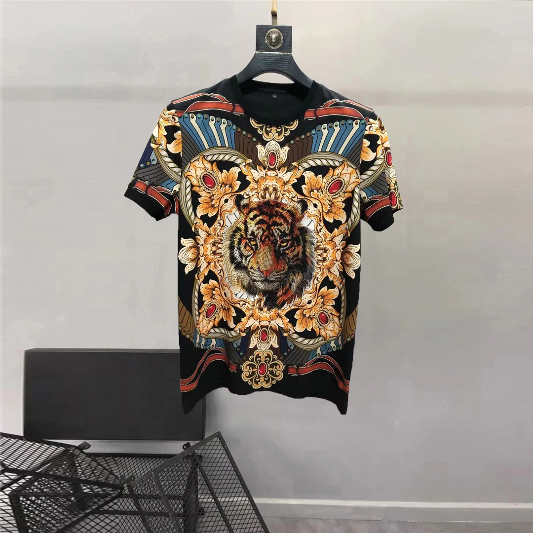 Топы и ZK01569Fashion 2021 Подиумные роскошные известные брендовые европейские дизайнерские короткие футболки с принтом для вечевечерние мужская о...
Топы и ZK01569Fashion 2021 Подиумные роскошные известные брендовые европейские дизайнерские короткие футболки с принтом для вечевечерние мужская о...