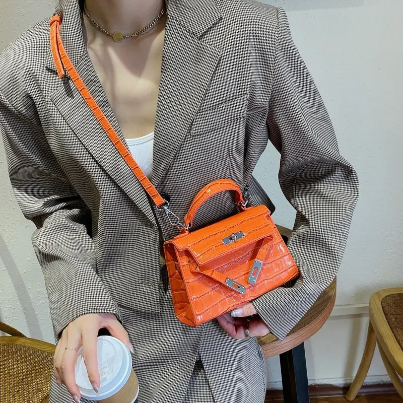 2021 Crocodile Leather Bag Saddle Bag Shoulder Bag Female Brand Female Bag Pu Leather Messenger Bag Fashion Lady Clutch
2021 Crocodile Leather Bag Saddle Bag Shoulder Bag Female Brand Female Bag Pu Leather Messenger Bag Fashion Lady Clutch