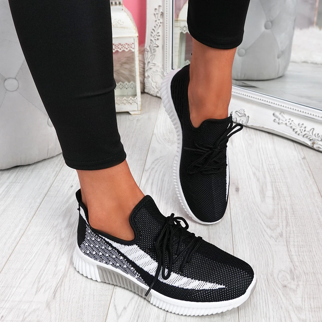 2020 New Women Sport Shoes Mesh Sneakers Female Lace Up Shoes Women's Round Toe Low Heels Ladies Comfortable Casual Shoe
2020 New Women Sport Shoes Mesh Sneakers Female Lace Up Shoes Women's Round Toe Low Heels Ladies Comfortable Casual Shoe