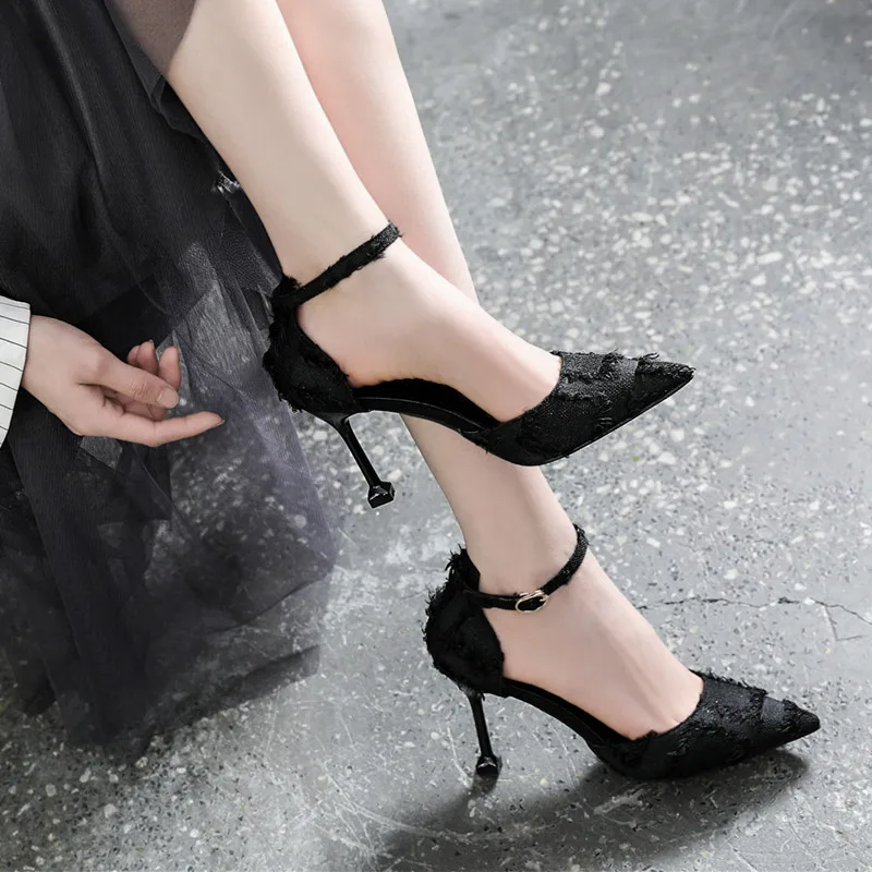 NEW Office Thin Heels Pumps Women Shoes Pointed Toe Patent Leather Wedding Dresshigh Heel Stiletto Small Size Pointed Sandals 
NEW Office Thin Heels Pumps Women Shoes Pointed Toe Patent Leather Wedding Dresshigh Heel Stiletto Small Size Pointed Sandals
