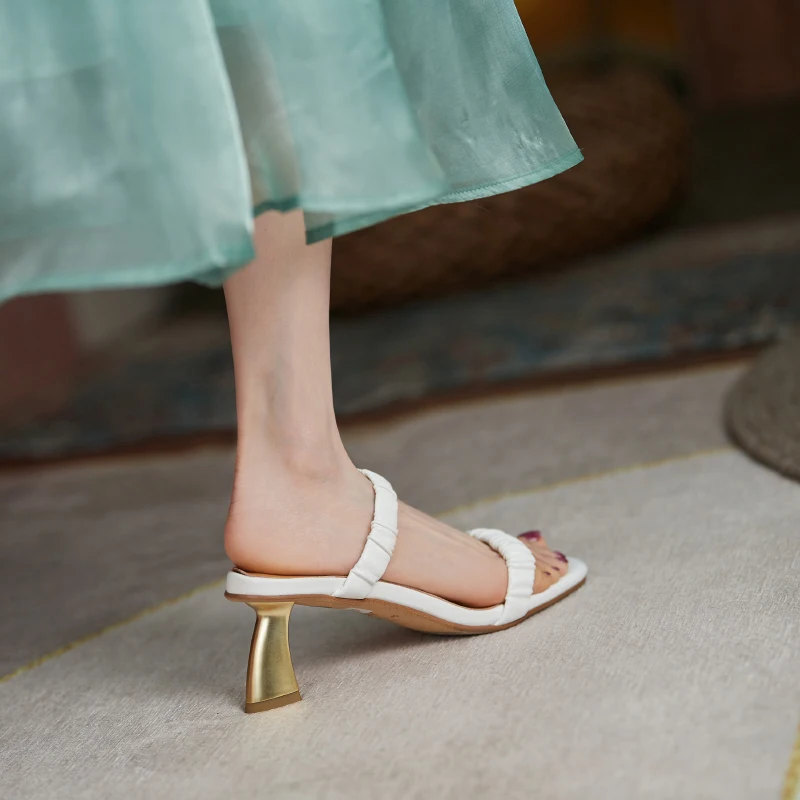 ZVQ Woman summer Fashion Slipper New Style Genuine Leather Leisure Sandals Concise Comfortable Mature soft Solid color
ZVQ Woman summer Fashion Slipper New Style Genuine Leather Leisure Sandals Concise Comfortable Mature soft Solid color