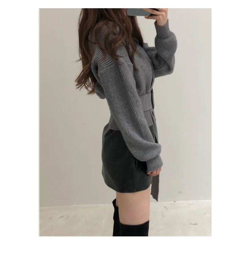 Retro Chic Double-breasted Knitted Cardigan 2021 Autumn and Winter New Korean Fashion V-neck Belted Short Top Women
Retro Chic Double-breasted Knitted Cardigan 2021 Autumn and Winter New Korean Fashion V-neck Belted Short Top Women
