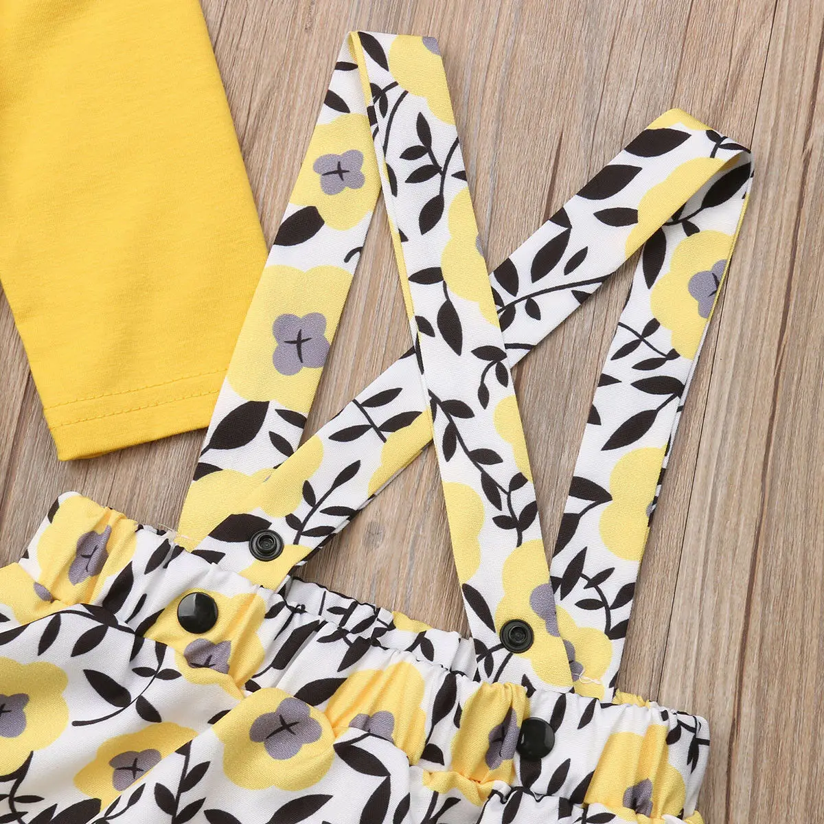 Kids Girls 3 Pcs Sets Clothes Baby Ruffle Long Sleeve T-shirt Tops+Floral Suspenders Skirt+Headband Infant Children Outfits 1-6T 
Kids Girls 3 Pcs Sets Clothes Baby Ruffle Long Sleeve T-shirt Tops+Floral Suspenders Skirt+Headband Infant Children Outfits 1-6T