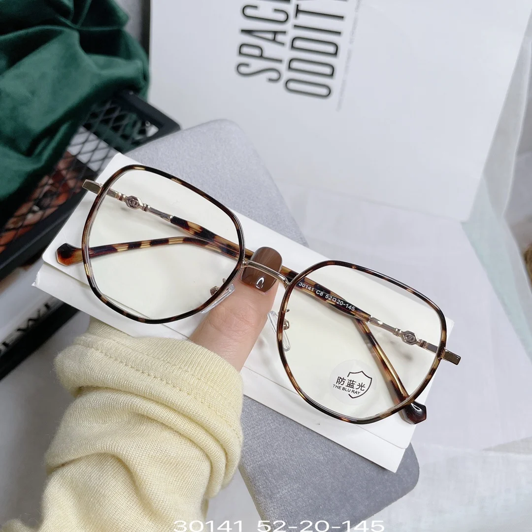 New Fashion Prescription Glasses Frame Ultra Light Retro Polygon Men's And Women's Same Popular Glasses
New Fashion Prescription Glasses Frame Ultra Light Retro Polygon Men's And Women's Same Popular Glasses