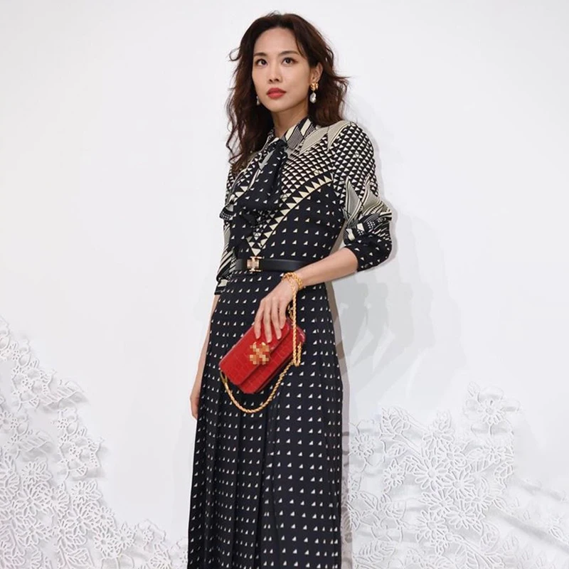 Vintage Print Summer Party Dress Women Turn Down Collar Long Sleeve Elegant Long Dress Pleated Shirts Dress Runway 2021 C097
Vintage Print Summer Party Dress Women Turn Down Collar Long Sleeve Elegant Long Dress Pleated Shirts Dress Runway 2021 C097